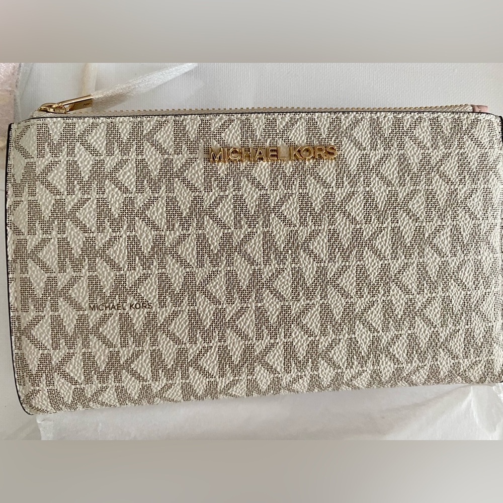 Michael Kors Wristlet Purse Jet Set Collection